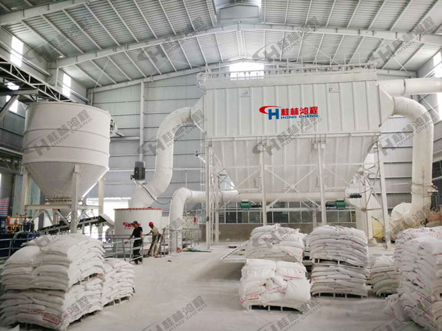 凹凸棒石超細(xì)磨粉機(jī)，超細(xì)環(huán)輥磨粉機(jī)，磨粉機(jī)價格