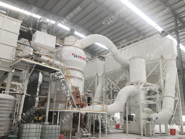 煤矸石超細(xì)磨粉機(jī)，煤矸石磨粉機(jī)，超細(xì)立磨，超細(xì)立式磨粉機(jī)，超細(xì)磨粉機(jī)，客戶現(xiàn)場，磨粉機(jī)廠家