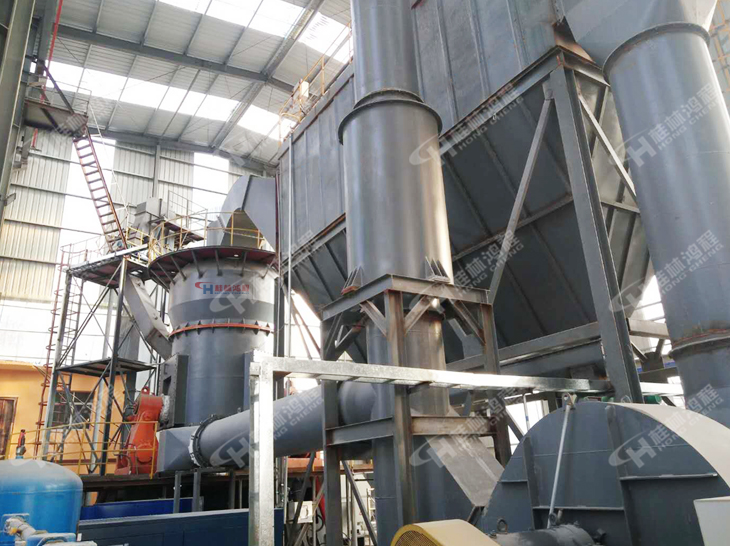 立式磨粉機(jī)，煅后瀝青焦，瀝青焦磨粉機(jī)，立式磨，立磨，磨粉機(jī)廠家，客戶現(xiàn)場(chǎng)