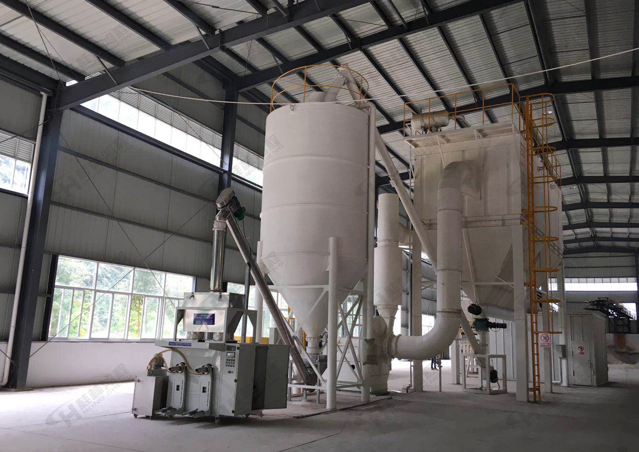 滑石粉磨粉機(jī) 滑石粉磨粉機(jī),滑石磨粉機(jī),滑石粉生產(chǎn)機(jī)械,滑石粉用途,超細(xì)磨粉機(jī),磨粉機(jī)廠家